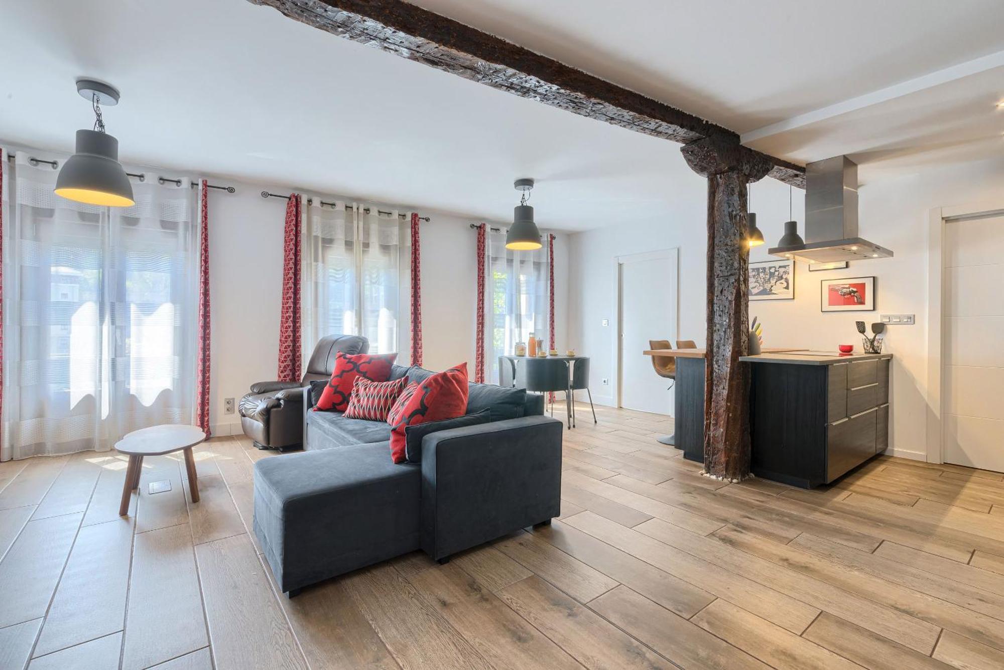 19th Comfort Flat By Next Stop